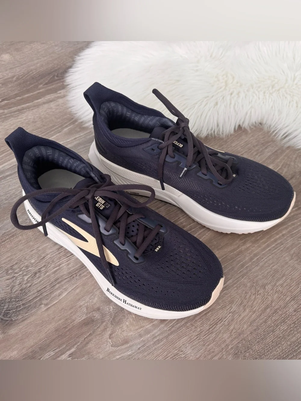 👟💙2026 Brooks Berkshire Hathaway Glycerin GTS 23 Indigo/Bleached Sand/White